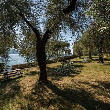 Oleandro Apartment Directly On The Lake Гарняно Екстериор снимка