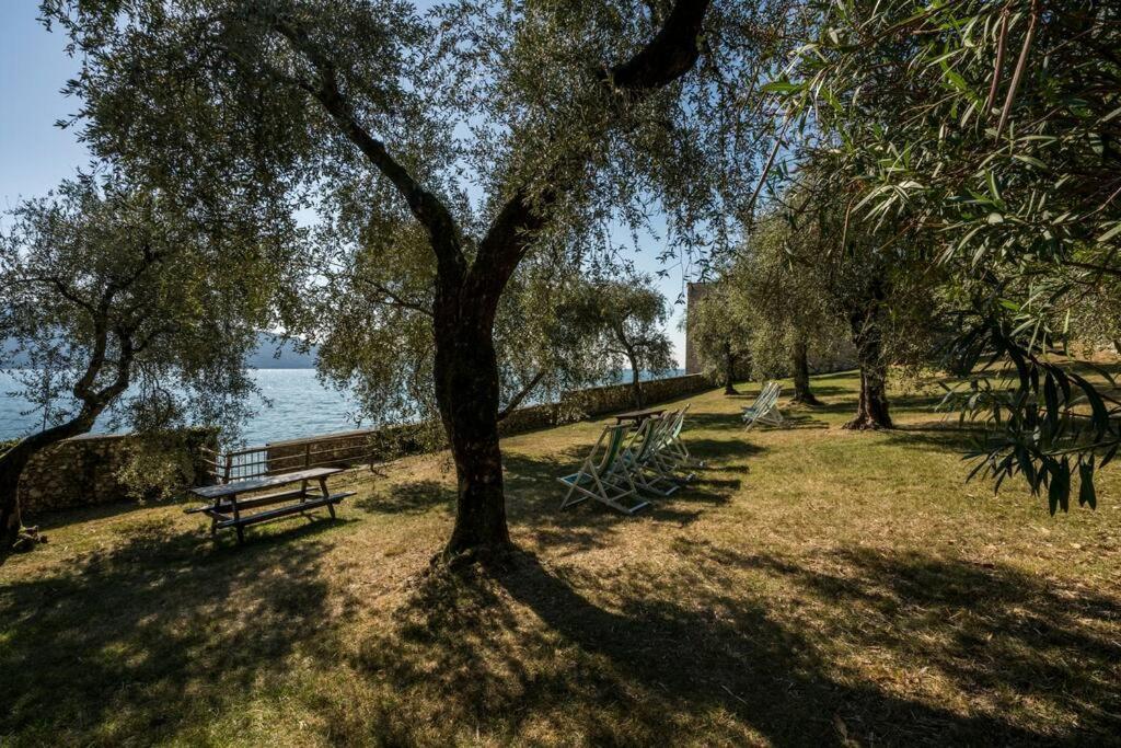 Oleandro Apartment Directly On The Lake Гарняно Екстериор снимка