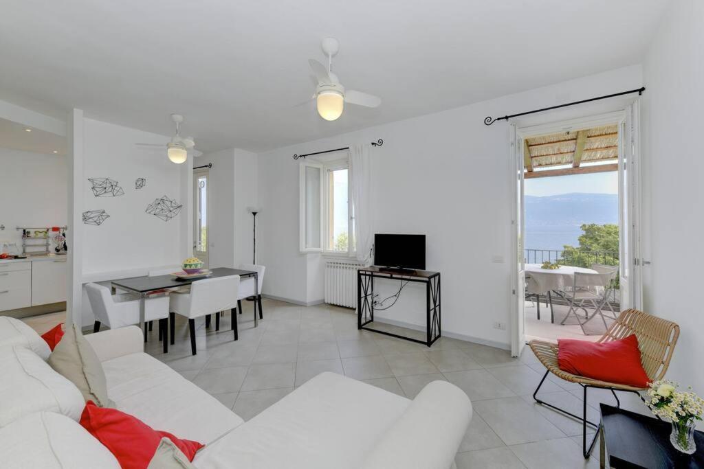 Oleandro Apartment Directly On The Lake Гарняно Екстериор снимка