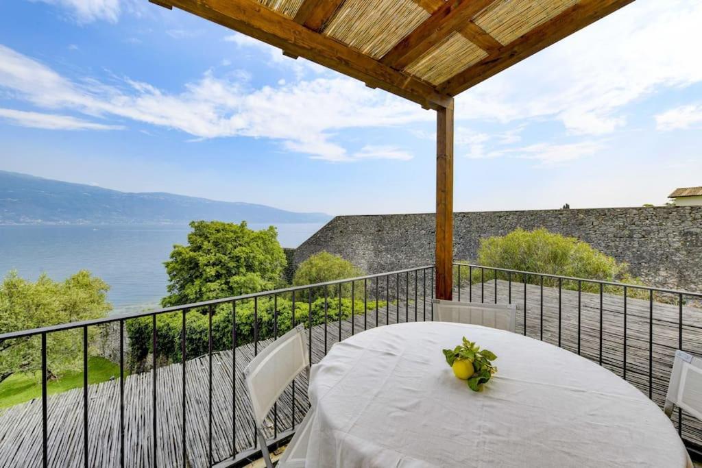 Oleandro Apartment Directly On The Lake Гарняно Екстериор снимка