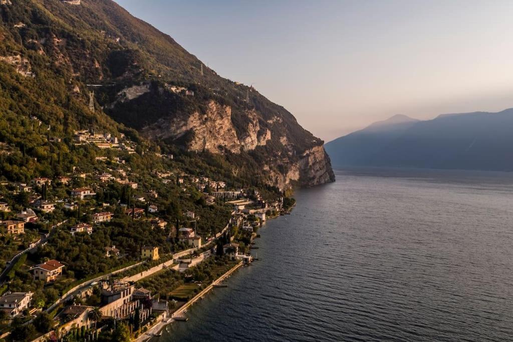 Oleandro Apartment Directly On The Lake Гарняно Екстериор снимка